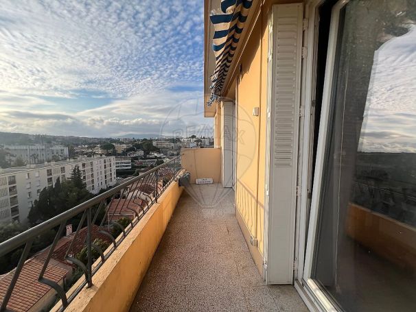 A louer APPARTEMENT T4 68 M2 BORD DE MER CANNES