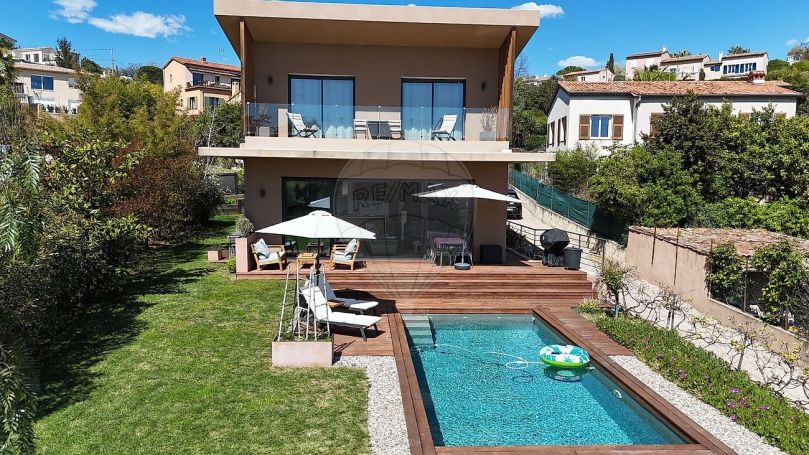 A louer MAISON  CONTEMPORAINE BORD DE MER CAGNES SUR MER