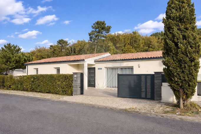 A louer MAISON  CONTEMPORAINE BORD DE MER LES MATHES