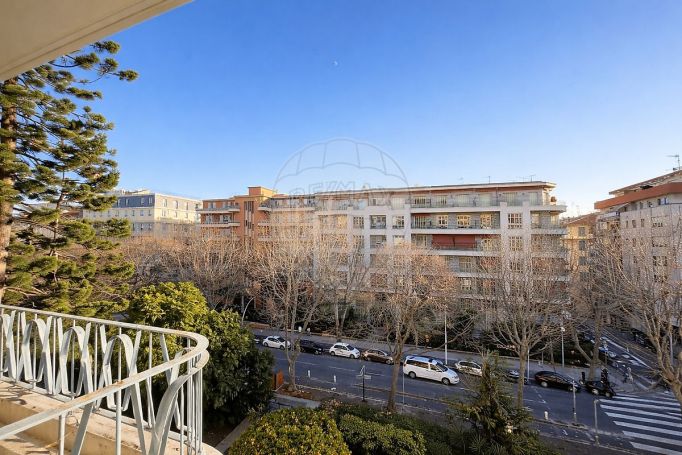 A louer APPARTEMENT DE PRESTIGE T3 89 M2 TERRASSE BORD DE MER NICE