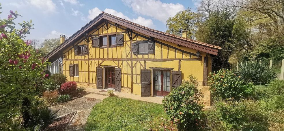 A vendre MAISON  DE MAîTRE  GARREY