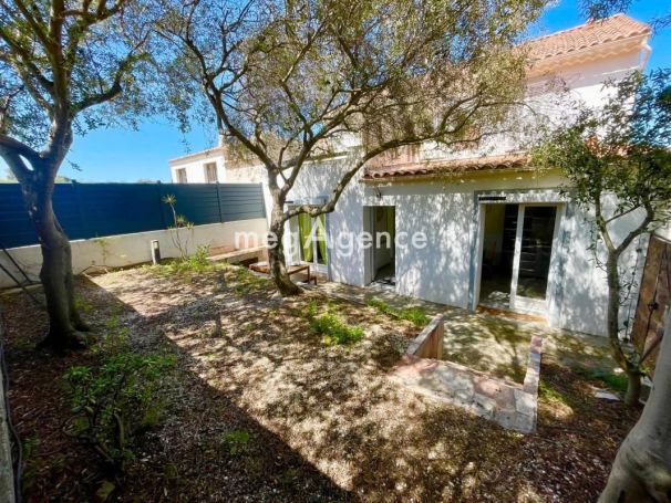 A louer MAISON  8 PIECES 120 M2 BORD DE MER HYERES