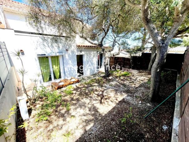 A louer MAISON  8 PIECES 120 M2 BORD DE MER HYERES