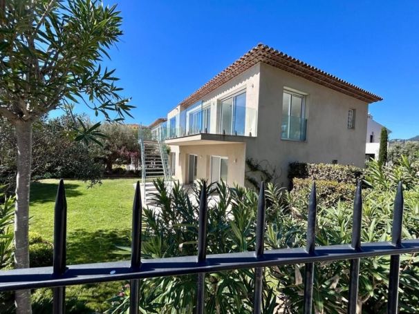 A louer MAISON  CONTEMPORAINE VUE MER CAVALAIRE SUR MER