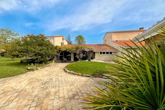 A louer LOFT  DE MAîTRE  GAILLAN EN MEDOC campagne