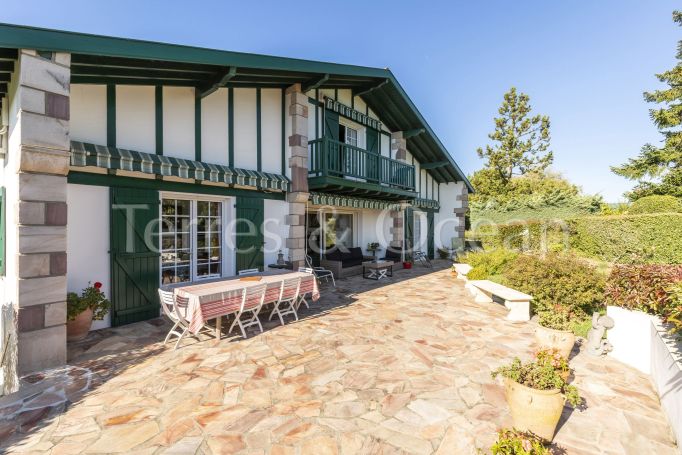 A louer MAISON  5 PIECES 192 M2  BAYONNE campagnes