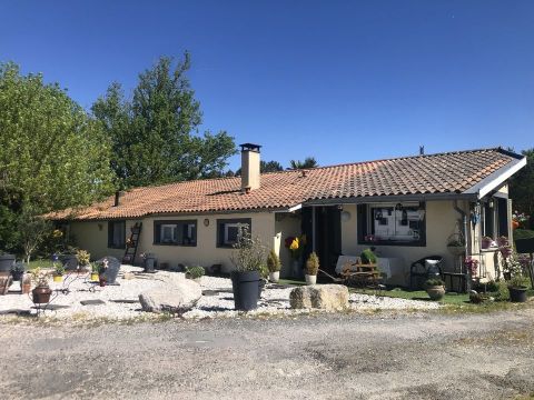 A louer LONGèRE 5 PIECES 170 M2 GAILLAN EN MEDOC