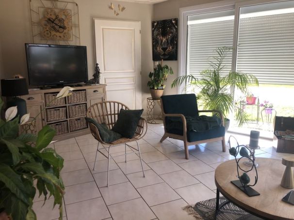 A louer LONGèRE  5 PIECES 170 M2  GAILLAN EN MEDOC