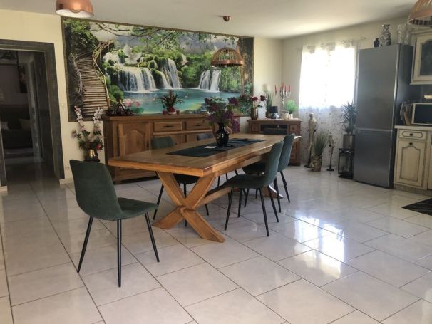 A louer LONGèRE  5 PIECES 170 M2  GAILLAN EN MEDOC