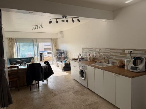 A louer APPARTEMENT T4 84 M2 BORD DE MER CAVALAIRE SUR MER
