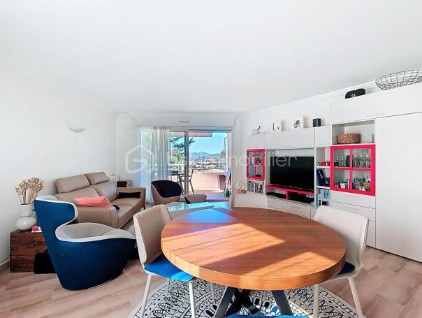 A louer APPARTEMENT DE PRESTIGE T3 78 M2 TERRASSE BORD DE MER LE CANNET