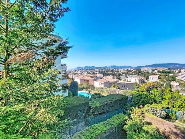 A louer APPARTEMENT DE PRESTIGE T3 78 M2 TERRASSE BORD DE MER LE CANNET