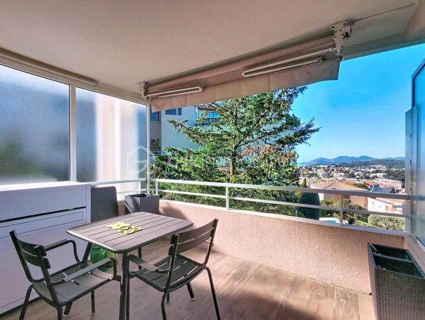 A louer APPARTEMENT DE PRESTIGE T3 78 M2 TERRASSE BORD DE MER LE CANNET