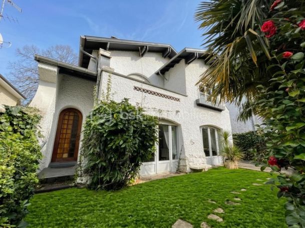 A louer MAISON  DE MAîTRE  PAU