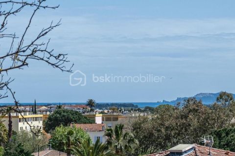 A louer APPARTEMENT DE PRESTIGE T4 106 M2 TERRASSE VUE MER HYERES