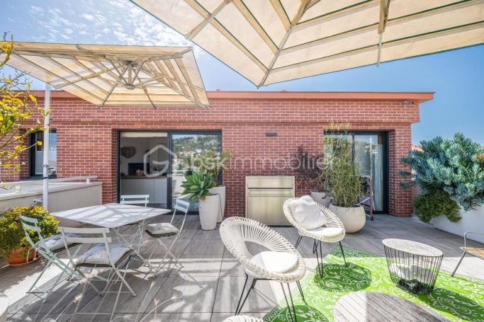 A louer APPARTEMENT DE PRESTIGE T4 106 M2 TERRASSE VUE MER HYERES