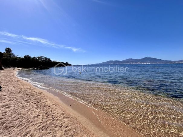 A louer APPARTEMENT T2 54 M2 TERRASSE PIEDS DANS L'EAU GROSSETO PRUGNA