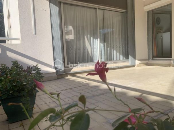 A louer APPARTEMENT T4 98 M2 TERRASSE  NIMES
