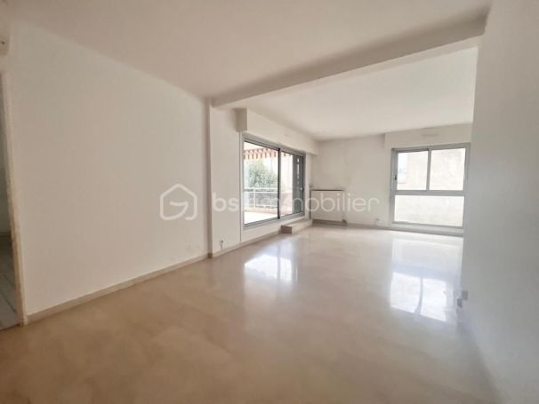 A louer APPARTEMENT T4 98 M2 TERRASSE  NIMES