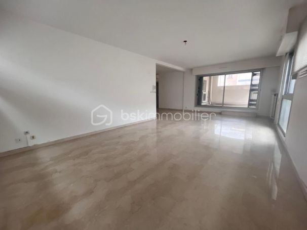 A louer APPARTEMENT T4 98 M2 TERRASSE  NIMES