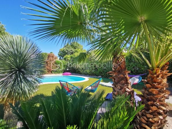 A louer MAISON  6 PIECES 205 M2  SAINT GELY DU FESC