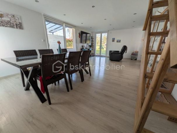 A louer MAISON  6 PIECES 114 M2  BEAUQUESNE