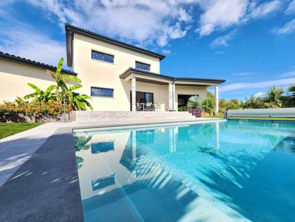 A vendre MAISON  5 PIECES 171 M2  TOURBES