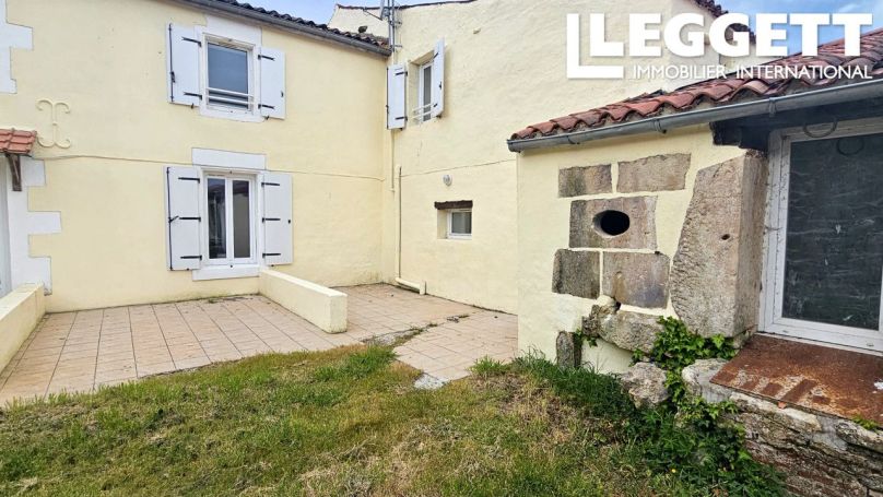 A vendre LONGèRE  9 PIECES 182 M2  VIX