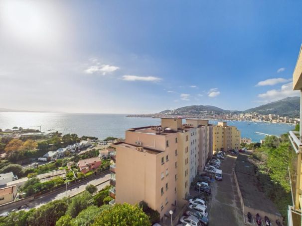 A louer APPARTEMENT T4 84 M2 TERRASSE BORD DE MER AJACCIO