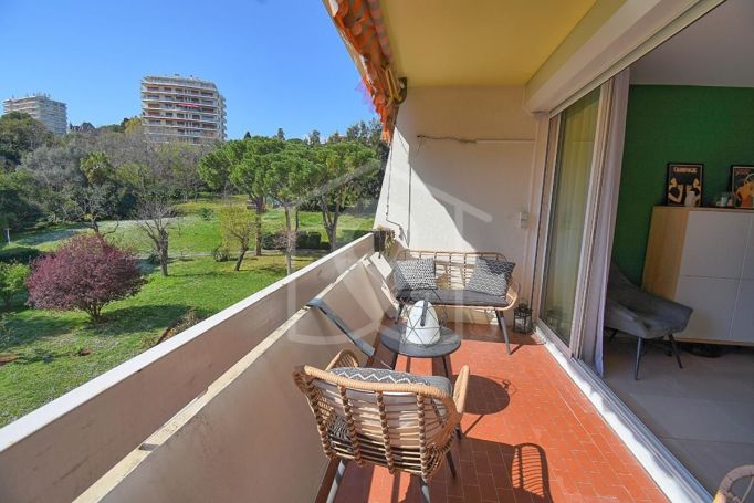 A louer APPARTEMENT T3 68 M2 TERRASSE BORD DE MER ANTIBES