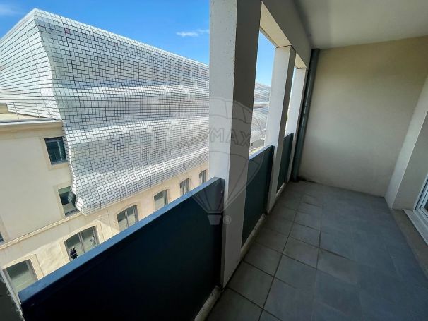 A louer APPARTEMENT DUPLEX T3 84 M2 TERRASSE  NIMES