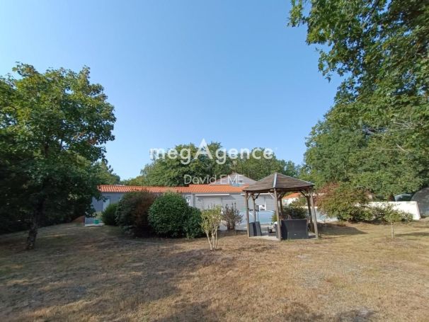 A louer MAISON  9 PIECES 192 M2 BORD DE MER NOTRE DAME DE RIEZ