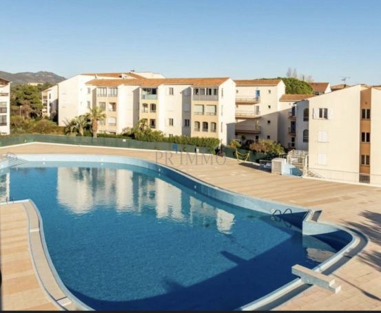 A vendre STUDIO  30 M2 BORD DE MER FREJUS