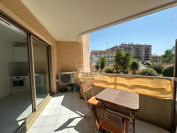 A louer APPARTEMENT T2 40 M2 TERRASSE BORD DE MER CAGNES SUR MER