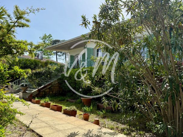 A vendre belle Villa familiale 220 m&sup2; 9 pieces Andernos-les-Bains