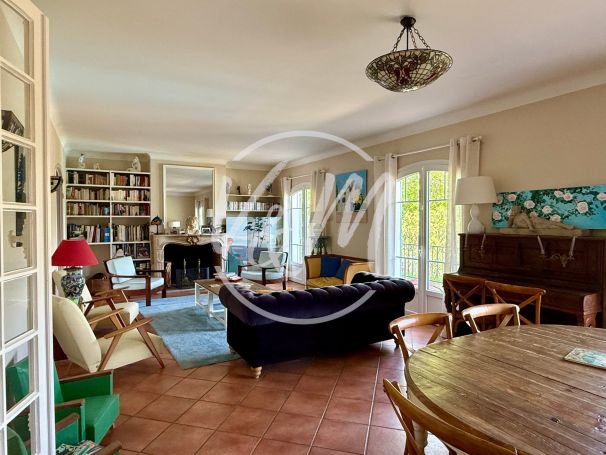 A vendre belle Villa familiale 220 m&sup2; 9 pieces Andernos-les-Bains