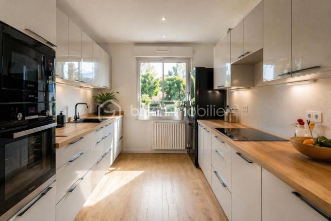 A louer APPARTEMENT T3 73 M2 TERRASSE BORD DE MER NICE