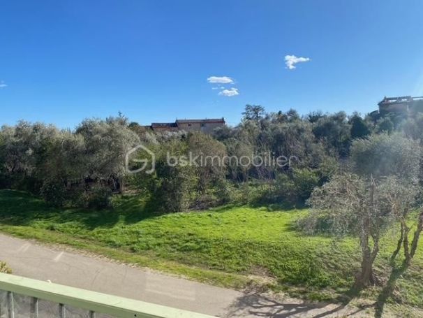A louer APPARTEMENT T3 55 M2  GRASSE
