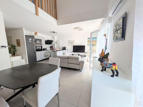 A louer APPARTEMENT DUPLEX DE PRESTIGE T4 90 M2 BORD DE MER LA ROCHELLE