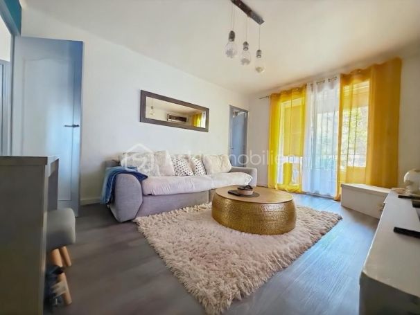 A louer APPARTEMENT T3 62 M2 BORD DE MER TOULON