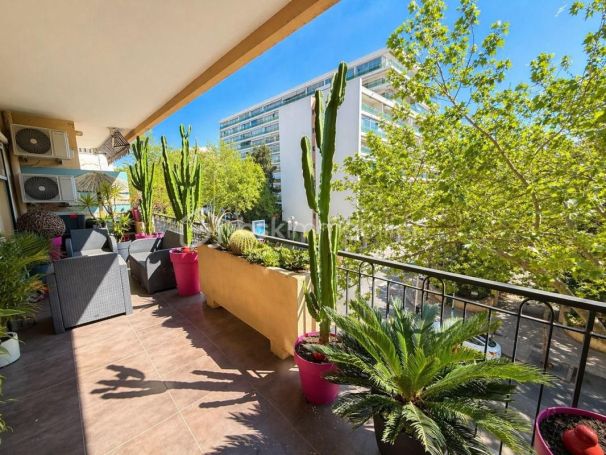 A louer APPARTEMENT T2 51 M2 TERRASSE BORD DE MER CANNES
