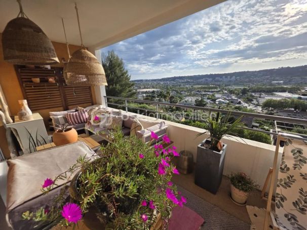 A louer APPARTEMENT DE PRESTIGE T3 66 M2 TERRASSE BORD DE MER NICE