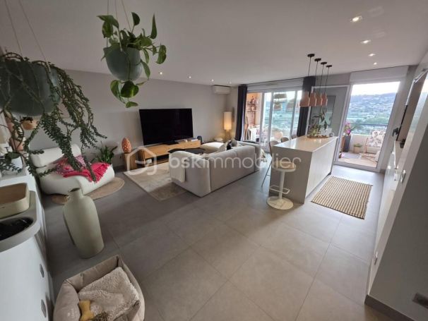 A louer APPARTEMENT DE PRESTIGE T3 66 M2 TERRASSE BORD DE MER NICE