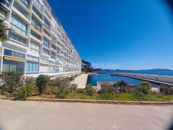 A louer STUDIO DE PRESTIGE  41 M2 VUE MER BANDOL