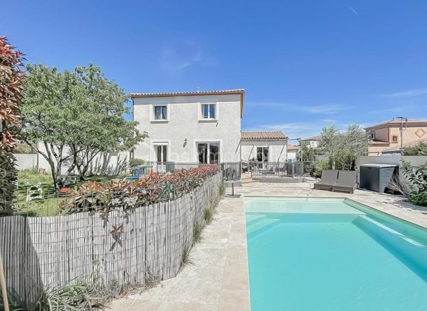 A louer MAISON  5 PIECES 147 M2 BORD DE MER POMEROLS