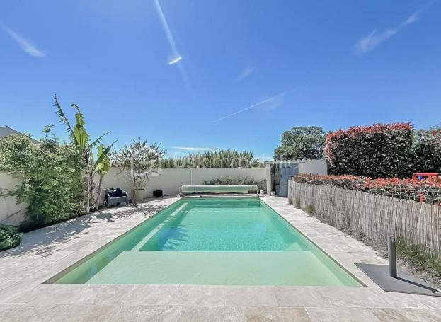 A louer MAISON  5 PIECES 147 M2 BORD DE MER POMEROLS