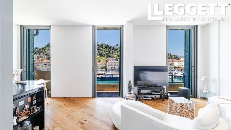 A louer APPARTEMENT T3 69 M2 BORD DE MER NICE