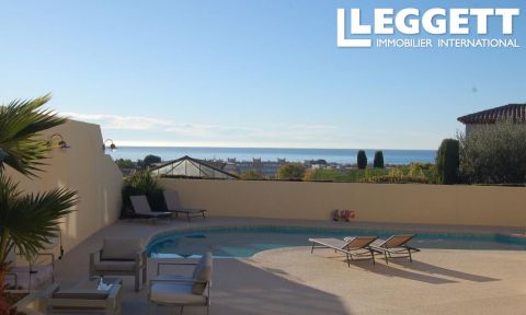 A vendre MAISON  242 M2 VUE MER CAGNES SUR MER
