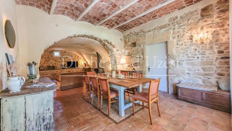A louer MAISON  DE MAîTRE  UZES