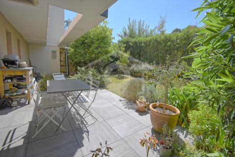 A louer APPARTEMENT T2 42 M2 TERRASSE BORD DE MER ANTIBES